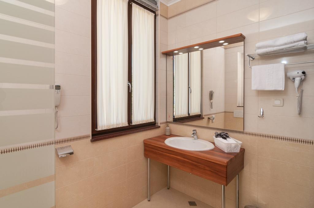 Luxury Rooms Near The Beach1 Split Exterior photo